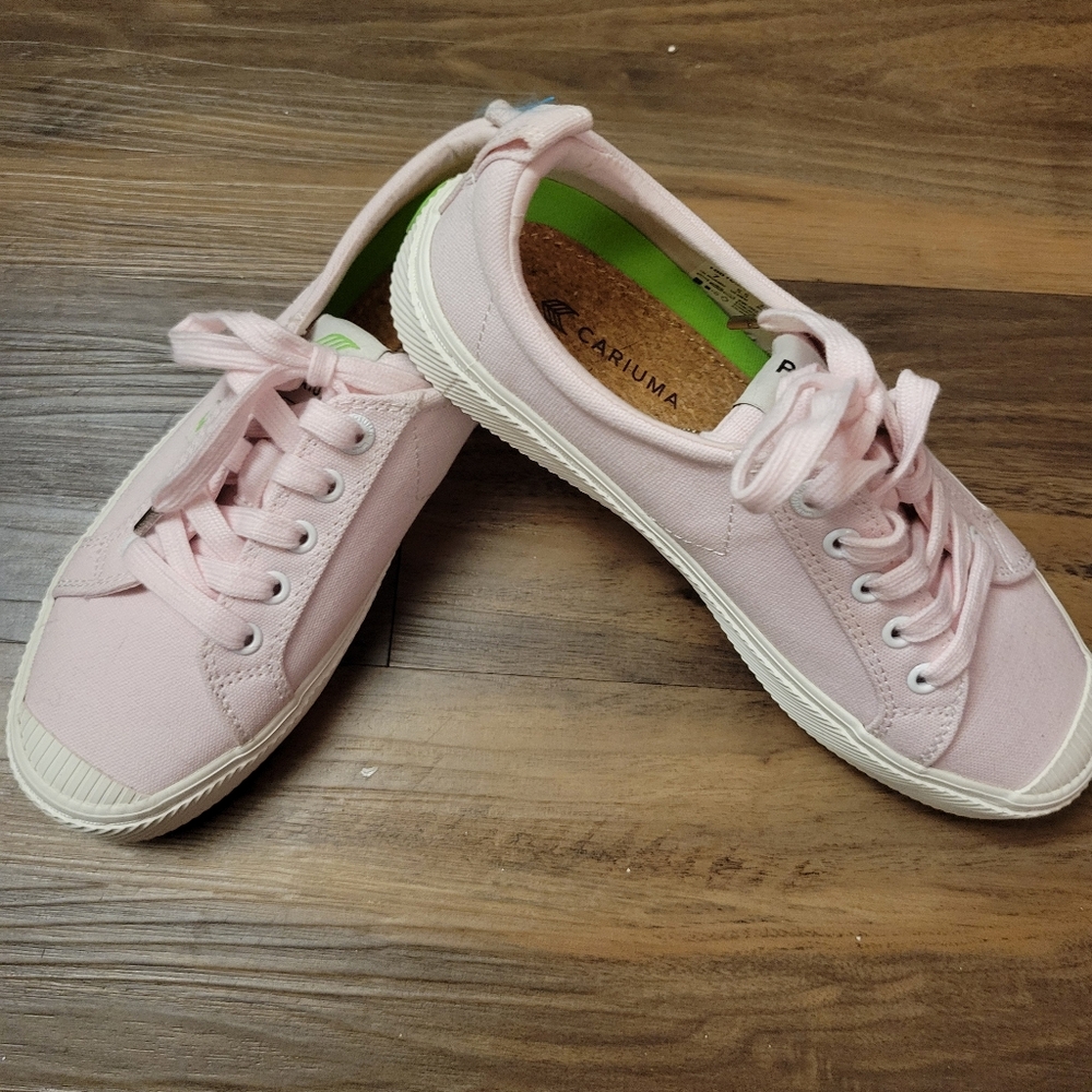 Cariuma Women's Pink Sneakers